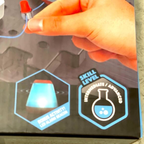 Discovery Mindblown STEM Rocket Launch Space Station Circuitry Set Engineering - Picture 5 of 9